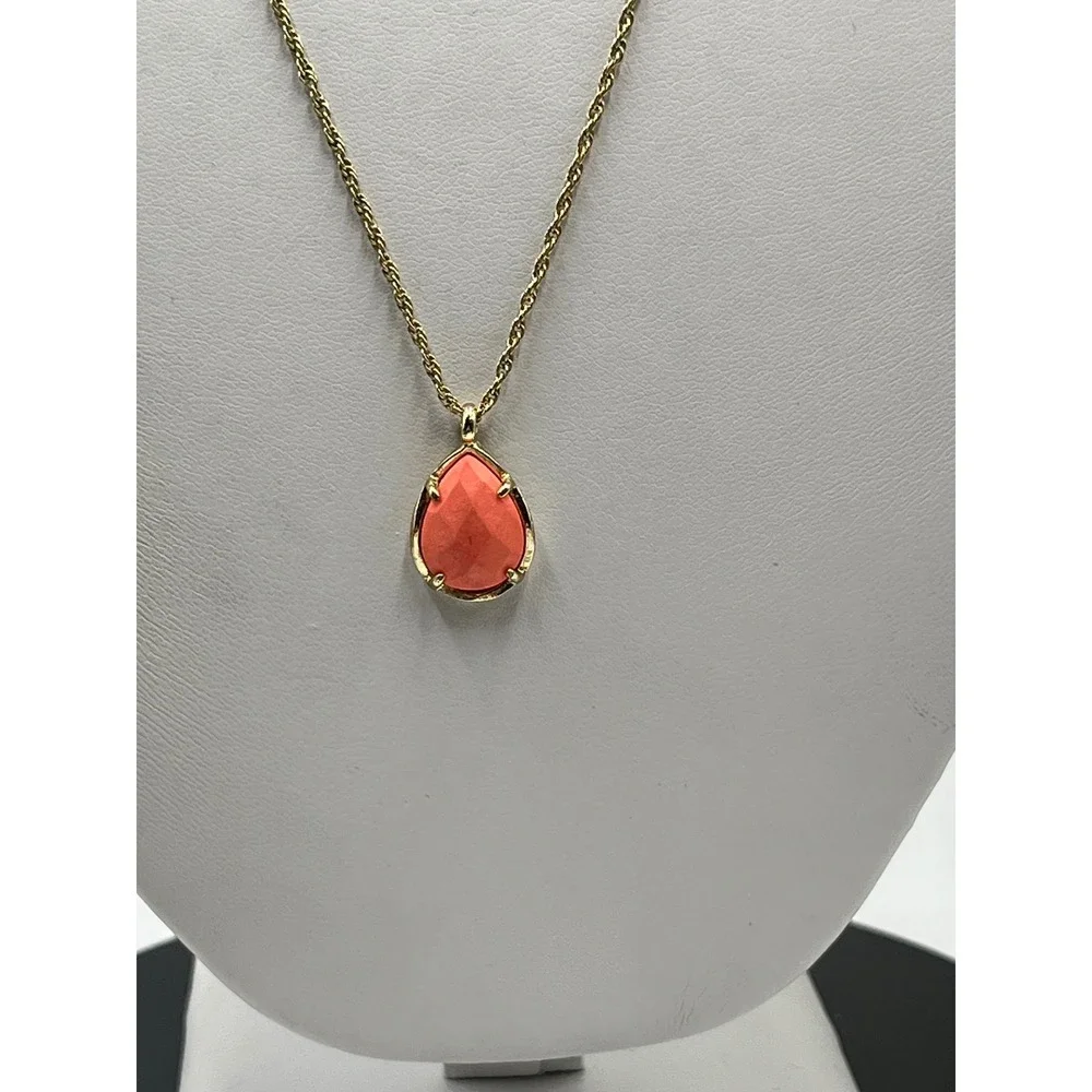 Kendra Scott necklace or